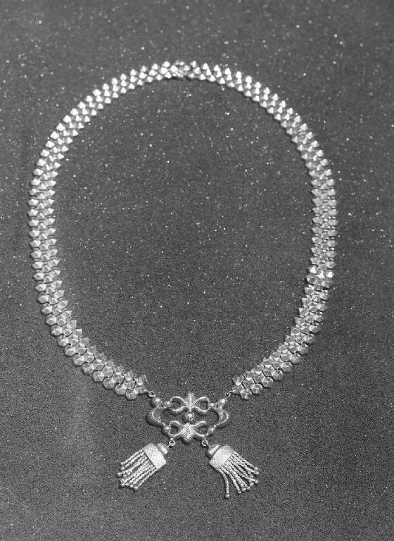 elementi decorativi (collana) - bottega ligure (secondo quarto sec. XX)