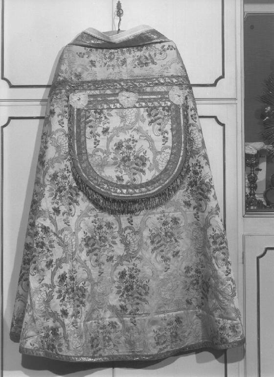 motivi decorativi vegetali (piviale) - manifattura ligure (secondo quarto sec. XX)