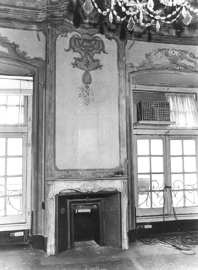 motivi decorativi (caminetto, opera isolata) - bottega ligure (primo quarto sec. XVIII)