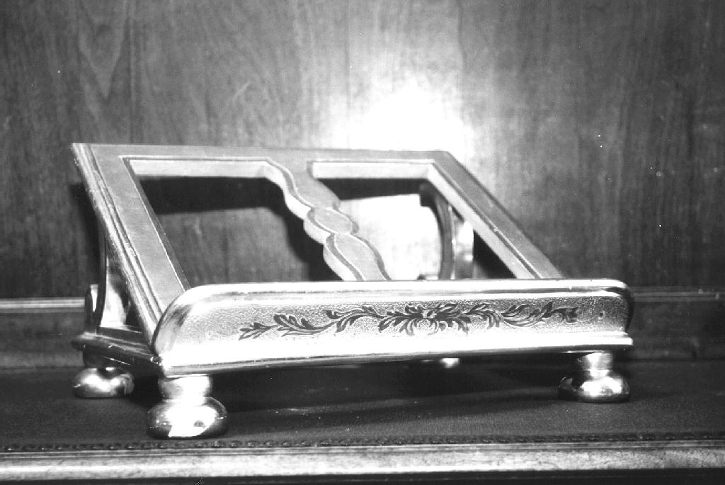 motivi decorativi vegetali (leggio d'altare) - bottega ligure (prima metà sec. XX)