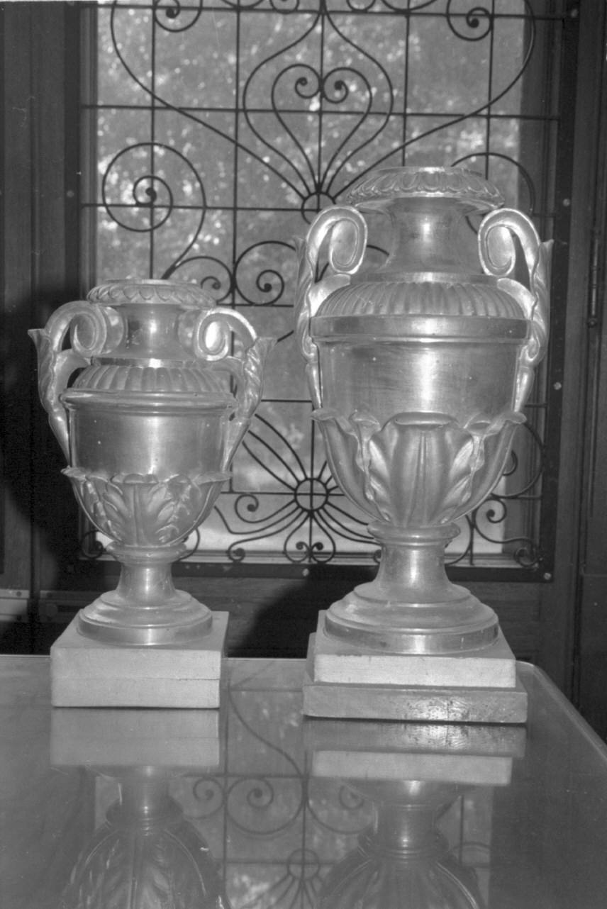 vaso d'altare con composizione floreale, serie - ambito ligure (fine/inizio secc. XVIII/ XIX)