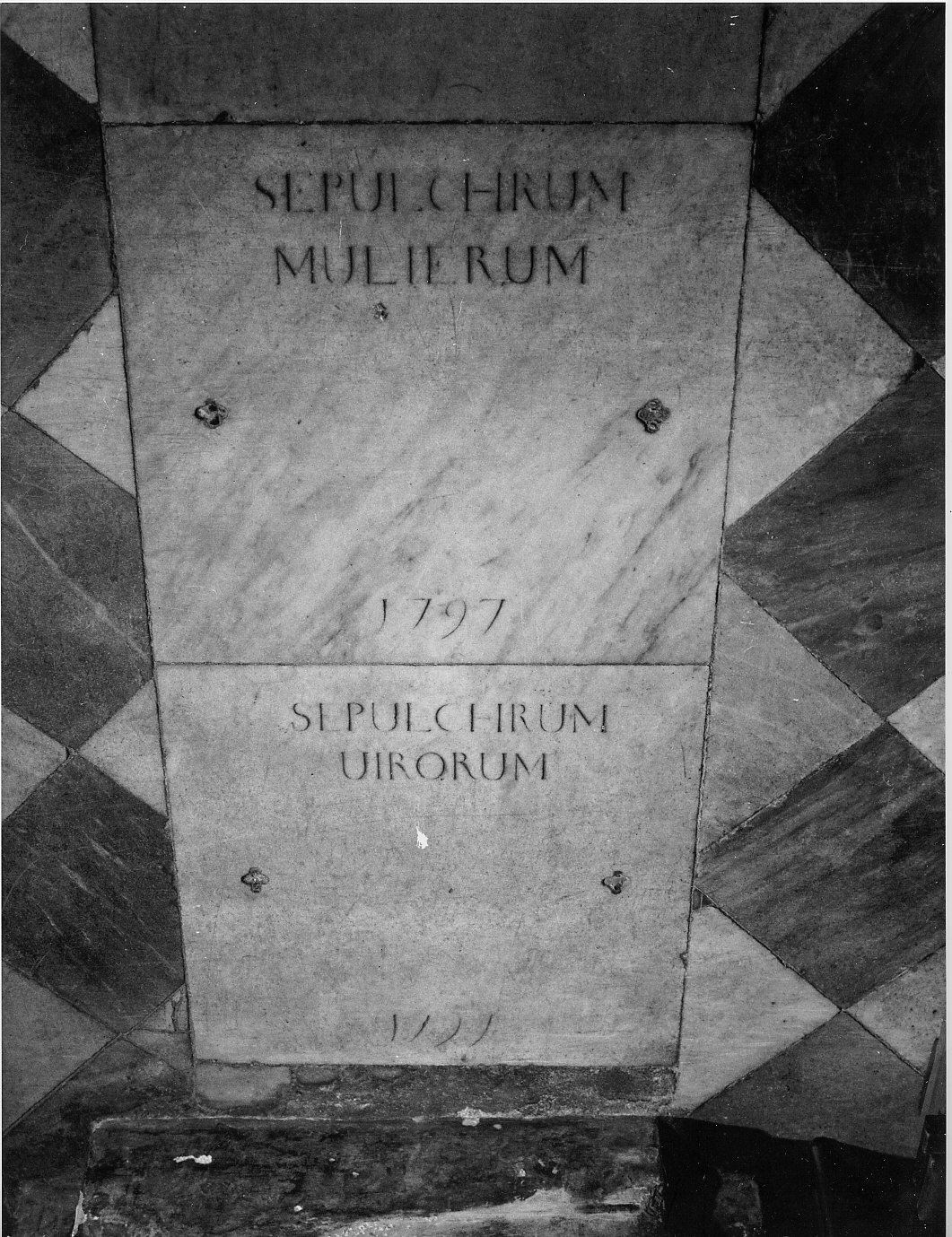 lapide, coppia - bottega genovese (sec. XVIII)