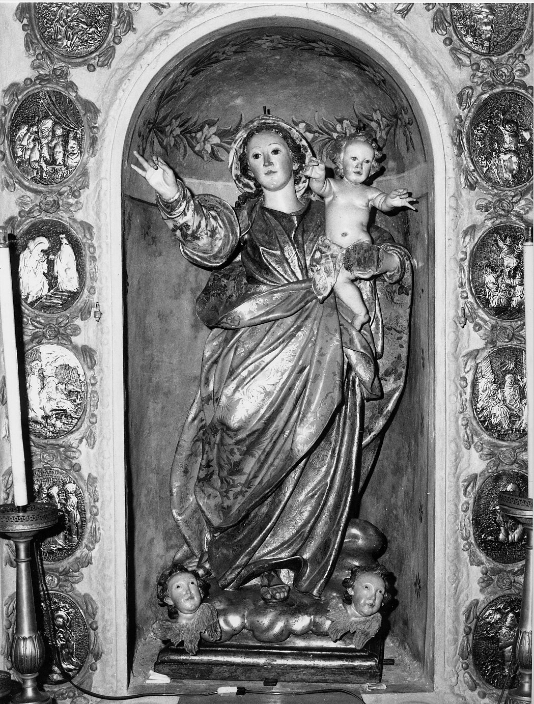 Madonna del Rosario (scultura, opera isolata) - bottega genovese (secc. XVII/ XVIII)