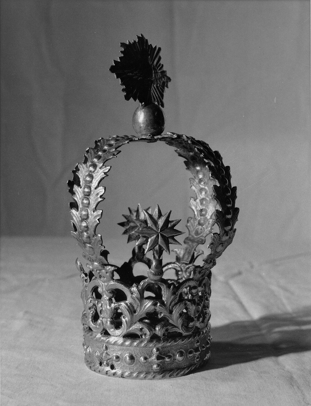 corona da statua, coppia - bottega genovese (metà sec. XIX)