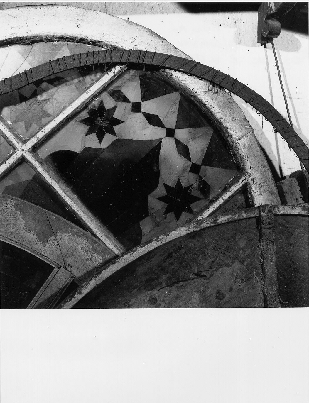 vetrata, coppia - bottega ligure (fine/inizio secc. XIX/ XX)