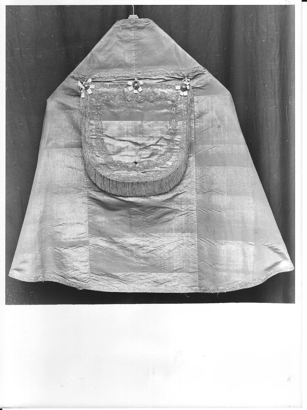 Pietà/ San Giovanni Battista/ San Cristoforo (piviale, elemento d'insieme) - manifattura italiana (sec. XIX)