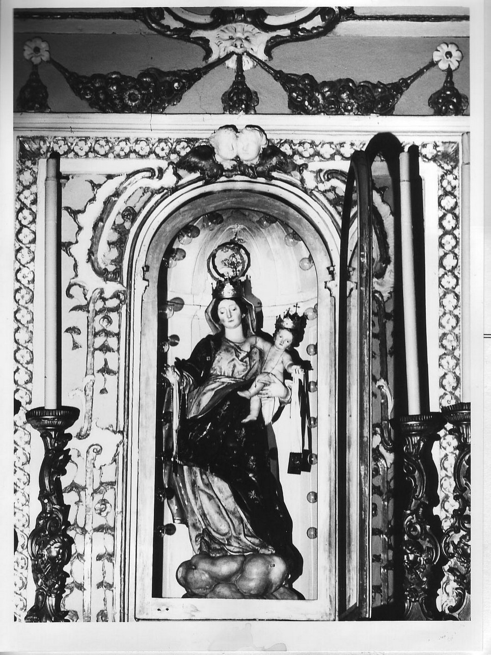 Madonna con Bambino (statua, opera isolata) - bottega italiana (sec. XVII)