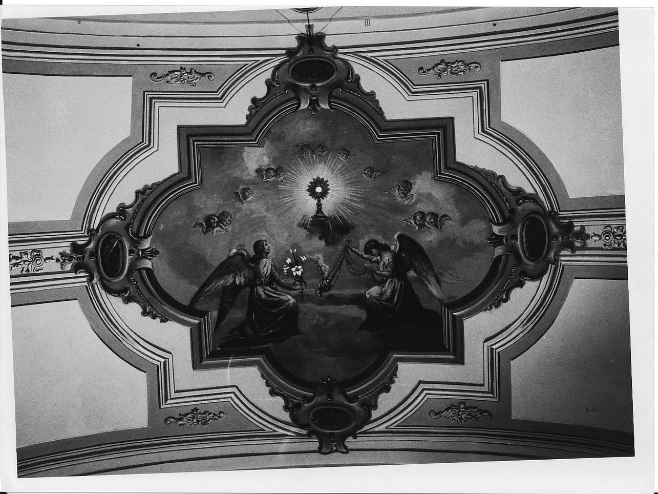 angelo con turibolo/ angelo con giglio/ ostensorio (dipinto, elemento d'insieme) di Aluffo Cirio (sec. XX)