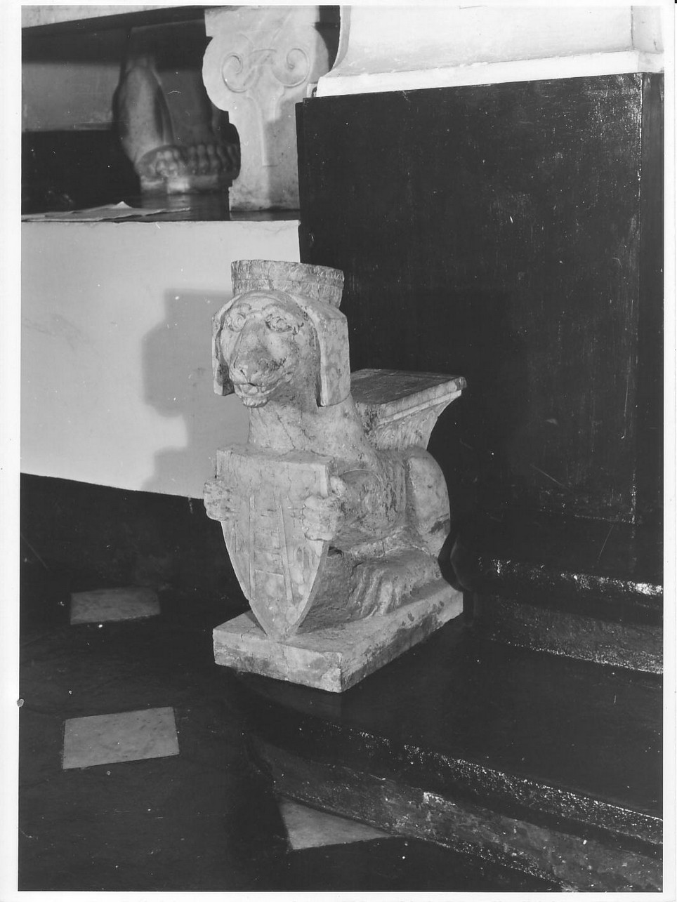 animali fantastici (piedistallo, coppia) - bottega italiana (sec. XIX)