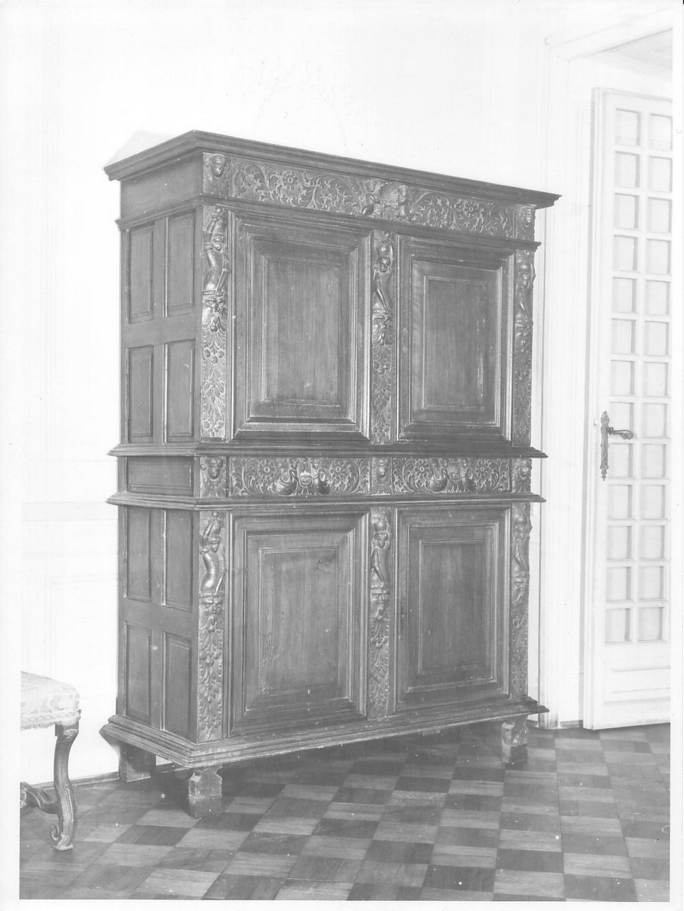 motivi decorativi vegetali con putti alati (armadio, opera isolata) - bottega toscana (fine/inizio secc. XVI/ XVII)