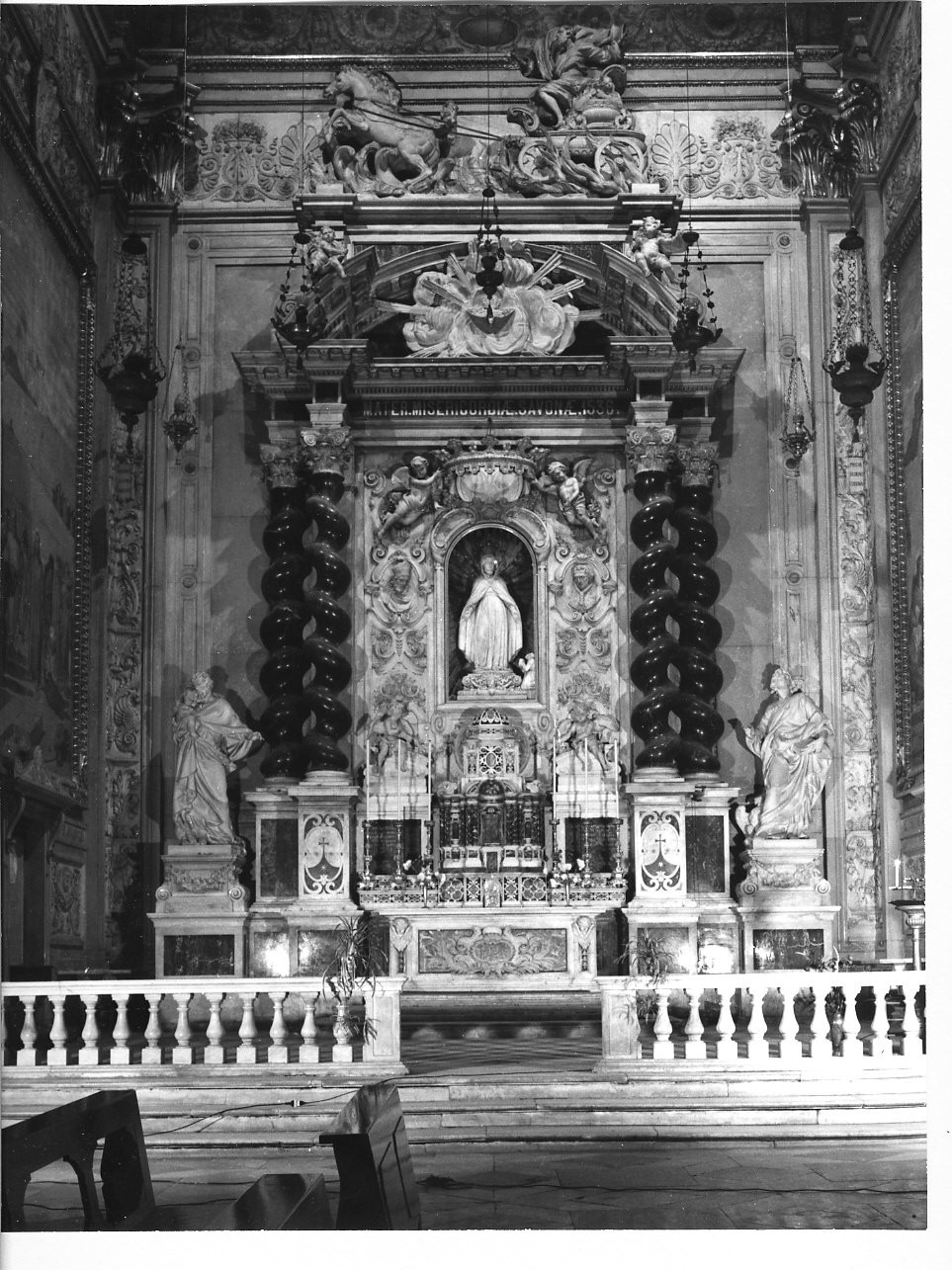 Santi in clipei (decorazione plastico-architettonica, elemento d'insieme) di Buscaglia Domenico, Vergassola Paolo (sec. XX)