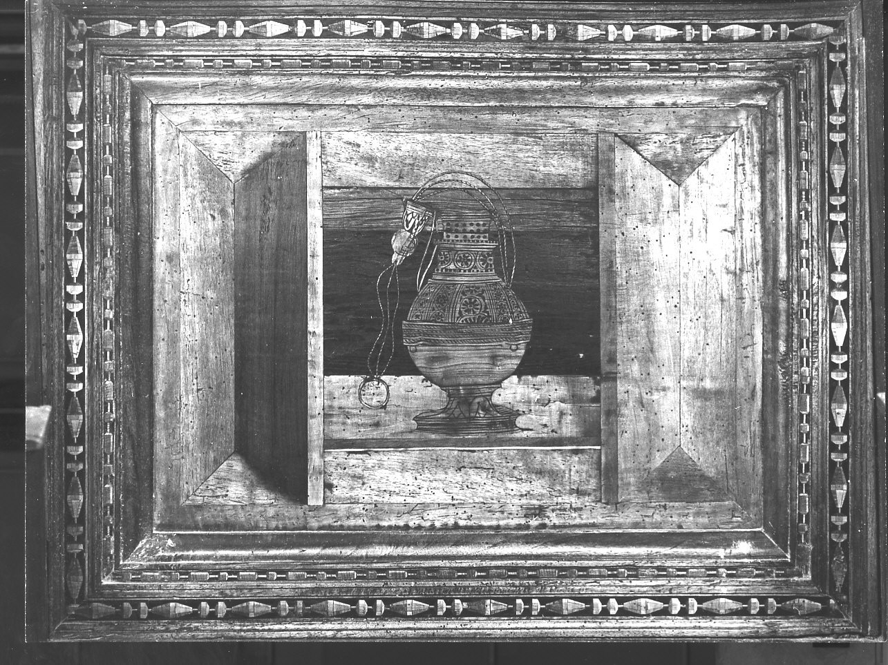 armadio con turibolo (schienale, elemento d'insieme) di De Fornari Anselmo (e aiuti) (primo quarto sec. XVI)
