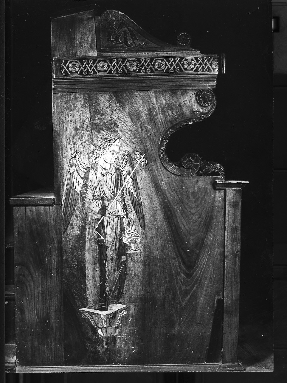 angelo con aspersorio (decorazione a intarsio, elemento d'insieme) di De Fornari Anselmo (e aiuti) (primo quarto sec. XVI)