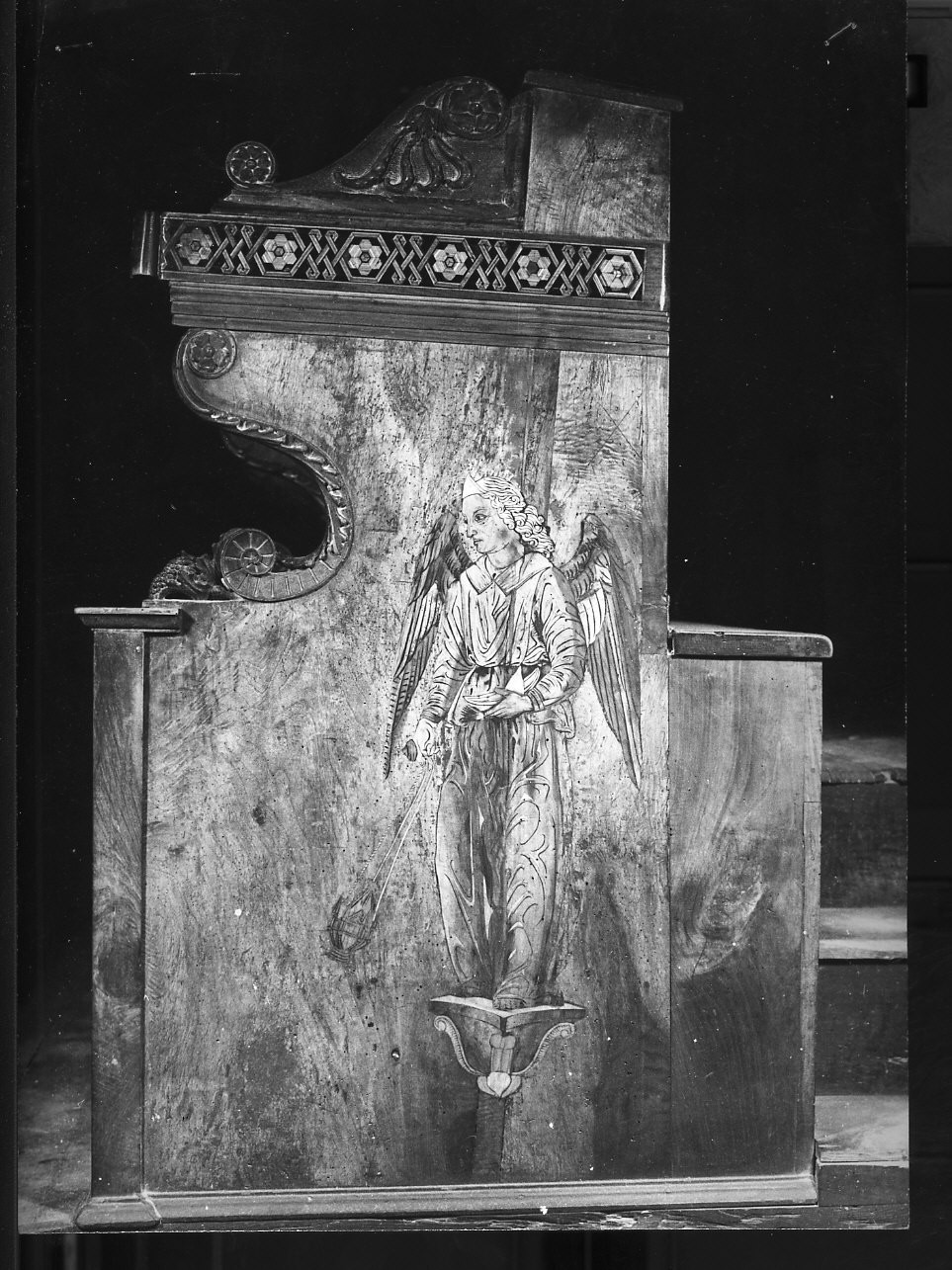 angelo con turibolo (decorazione a intarsio, elemento d'insieme) di De Fornari Anselmo (e aiuti) (primo quarto sec. XVI)