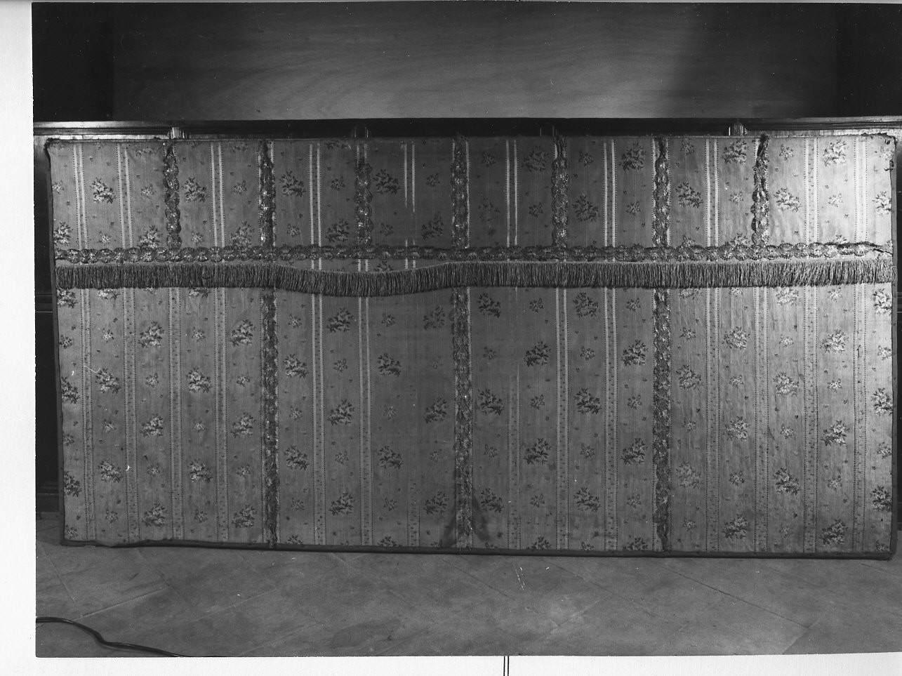 motivi decorativi floreali (paliotto, opera isolata) - manifattura italiana (?) (prima metà sec. XIX)