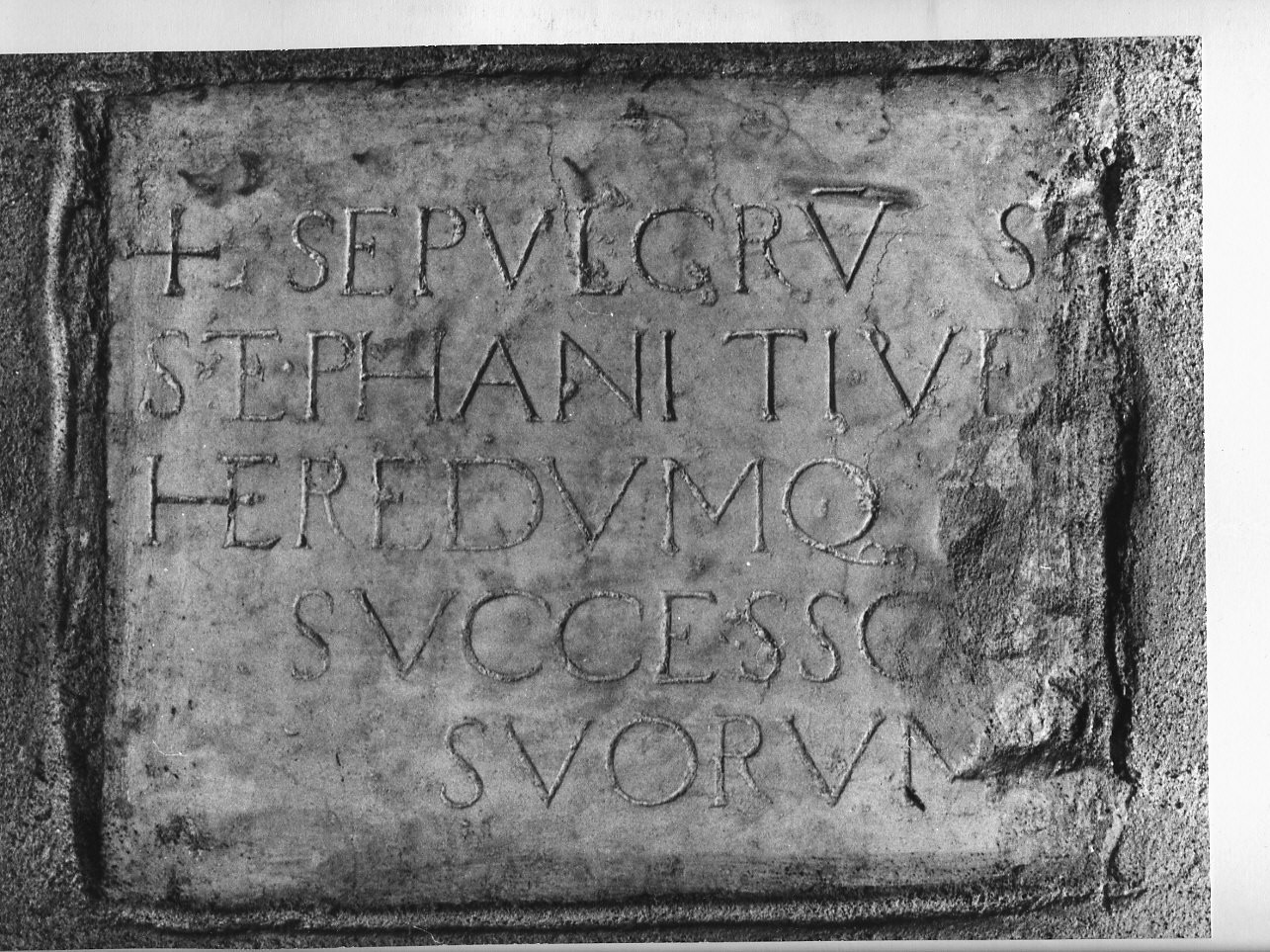 lapide tombale, opera isolata - bottega italiana (sec. XVI)