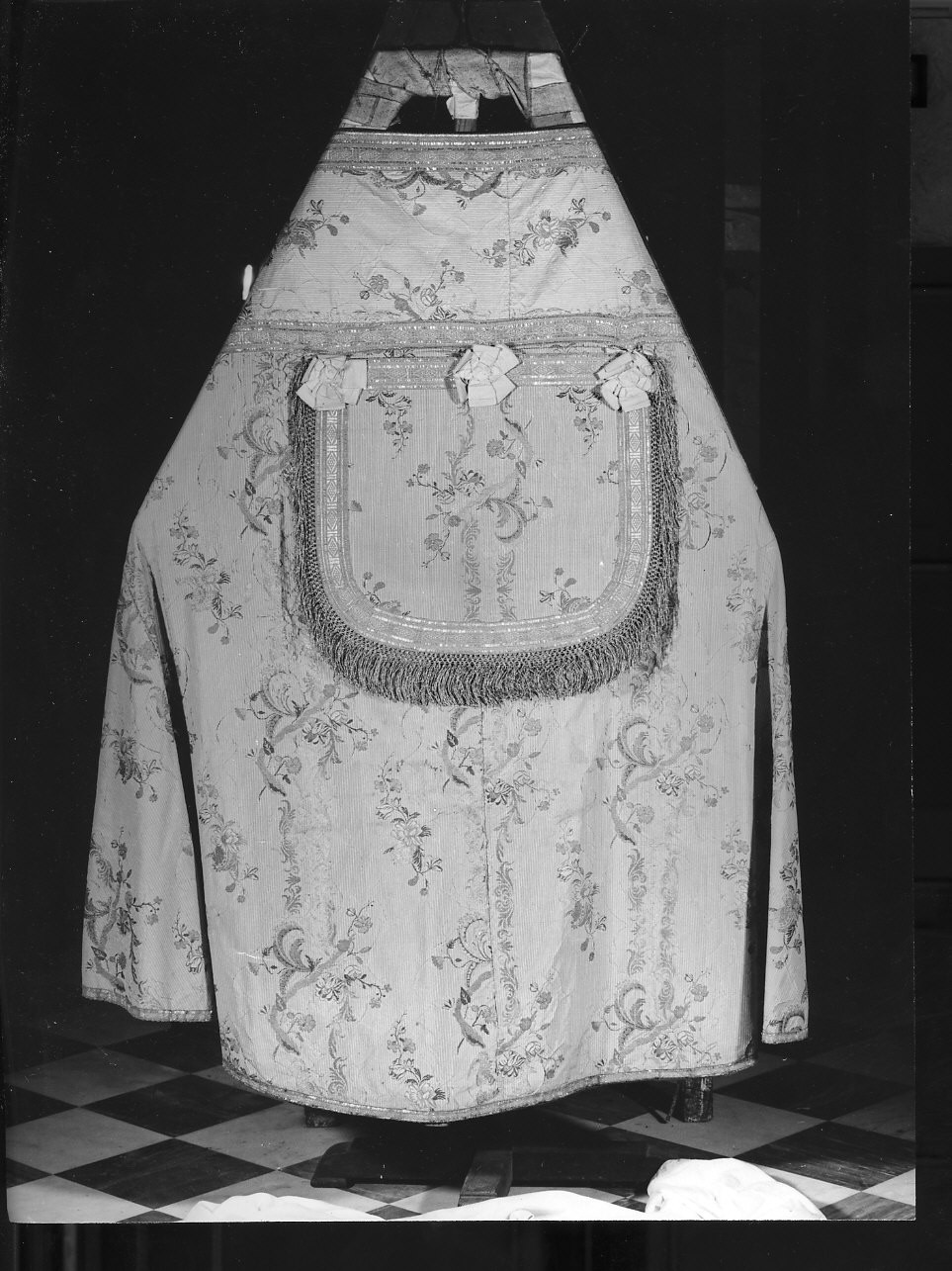 motivi decorativi floreali (piviale, opera isolata) - manifattura italiana (?) (seconda metà sec. XIX)