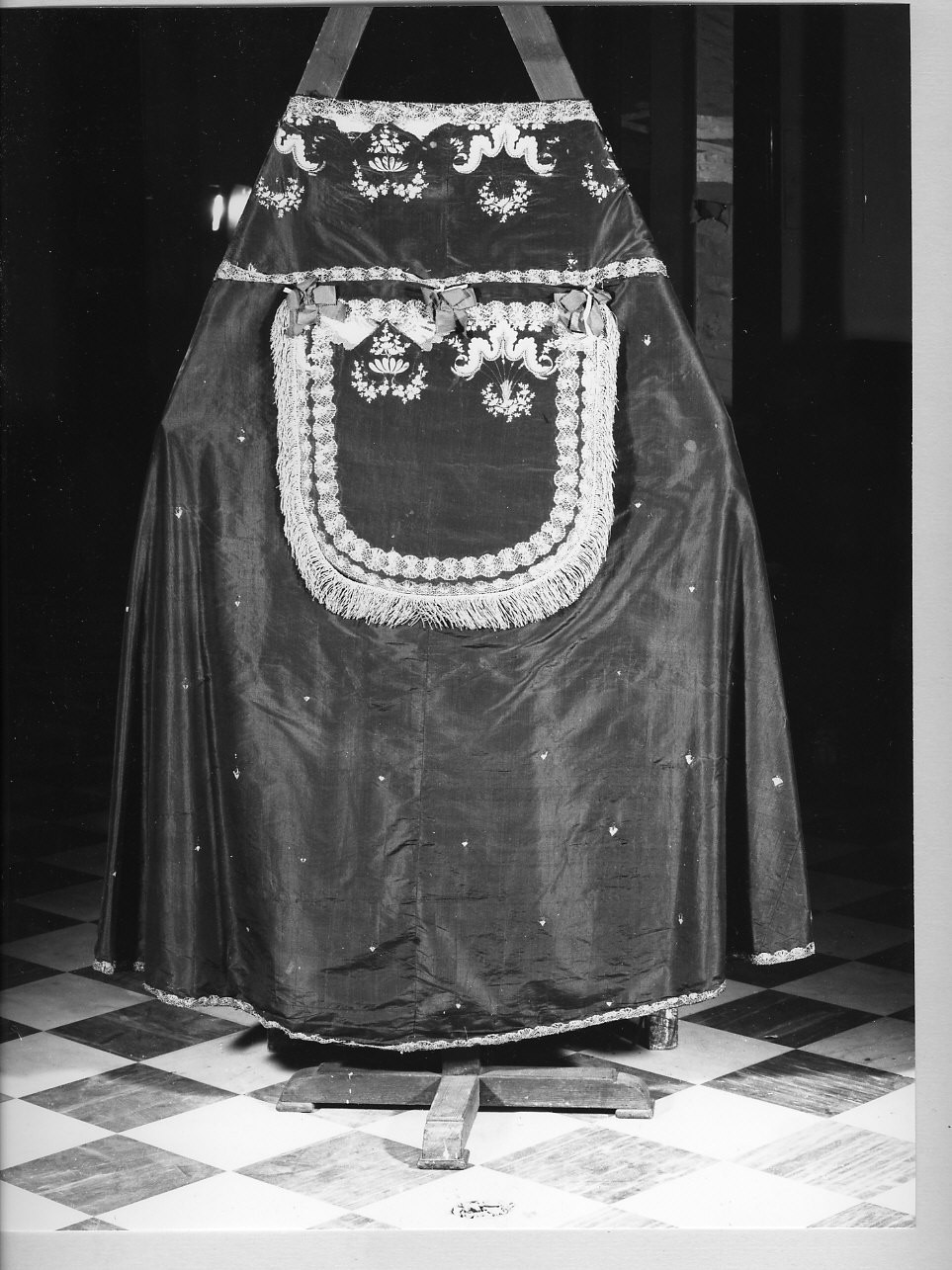 motivi decorativi floreali (piviale, opera isolata) - manifattura ligure (?) (sec. XIX)