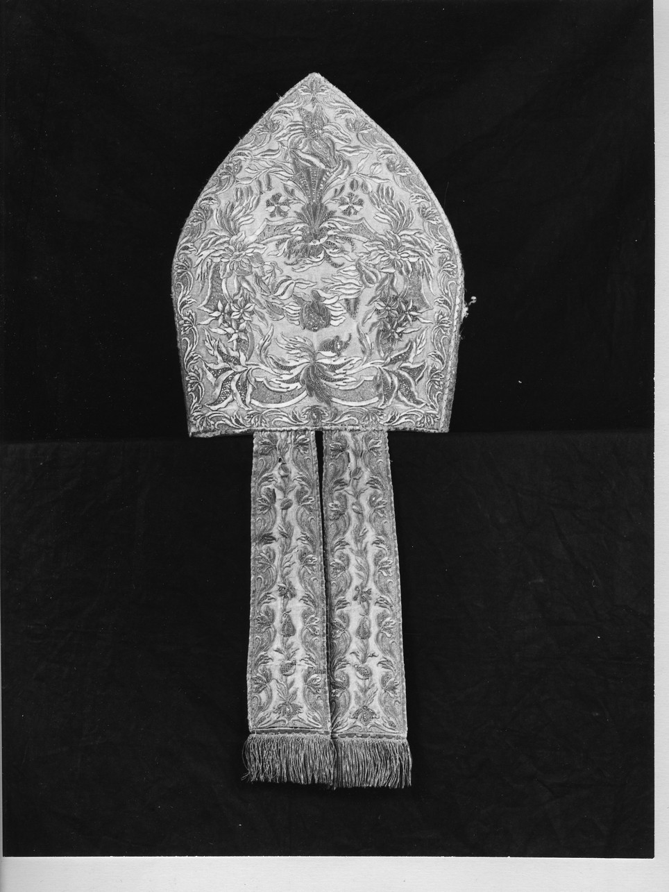 motivi decorativi vegetali (mitria, opera isolata) - manifattura ligure (metà sec. XVIII)