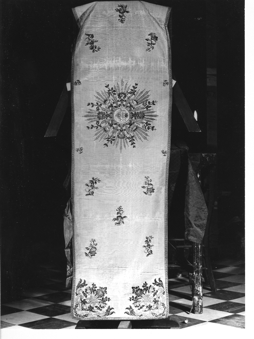 motivi decorativi vegetali (velo omerale, opera isolata) - manifattura ligure (fine/inizio secc. XVIII/ XIX)