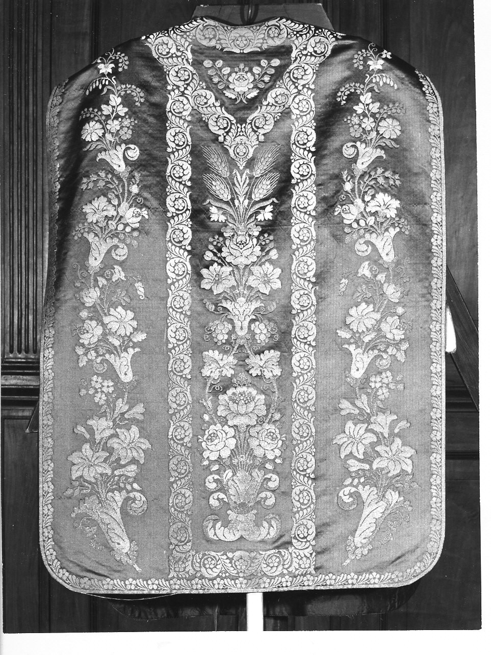 motivi decorativi floreali (paramento liturgico, insieme) - manifattura lionese (prima metà sec. XIX)