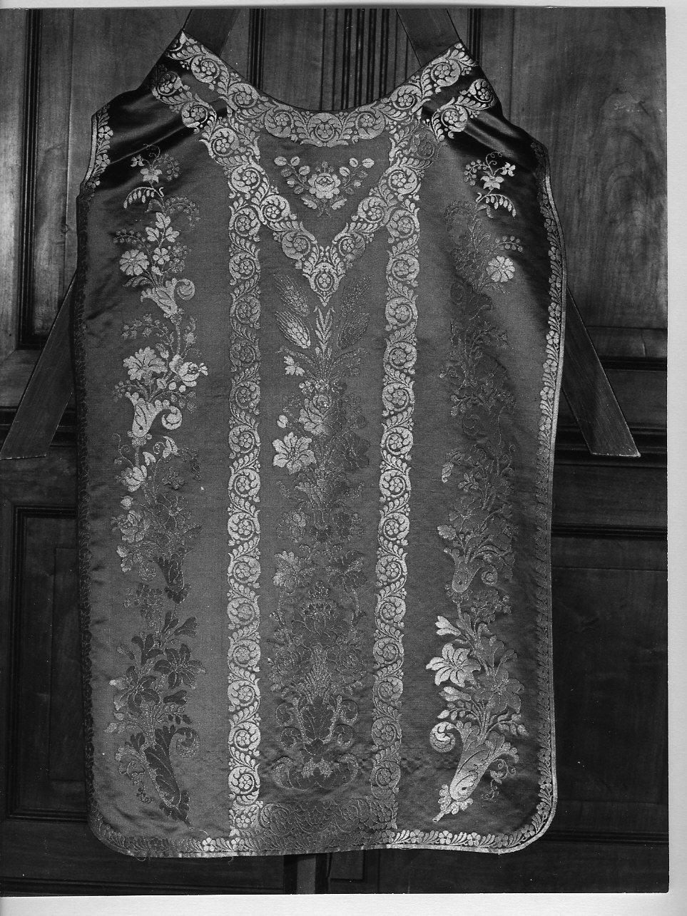 motivi decorativi vegetali (paramento liturgico, insieme) - manifattura lionese (prima metà sec. XIX)