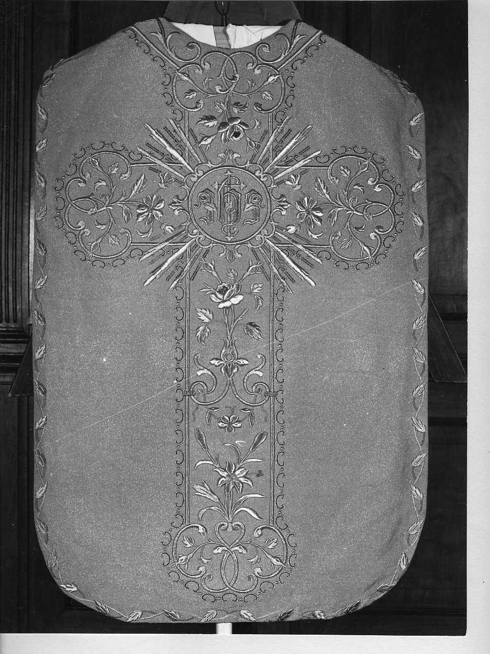 monogramma cristologico (paramento liturgico, insieme) - manifattura italiana (fine sec. XIX)