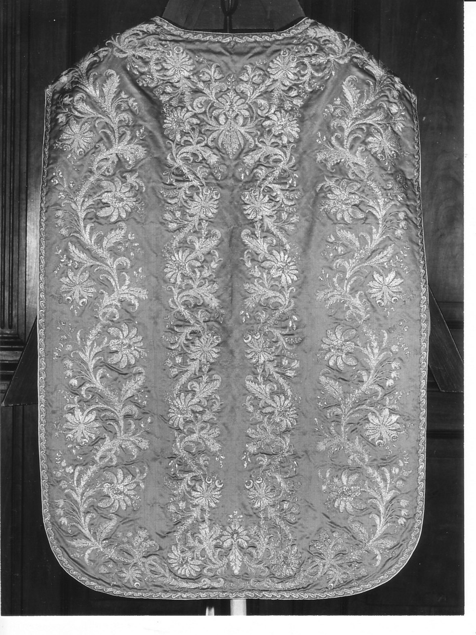 motivi decorativi vegetali (paramento liturgico, insieme) - manifattura ligure (?) (metà sec. XVIII)