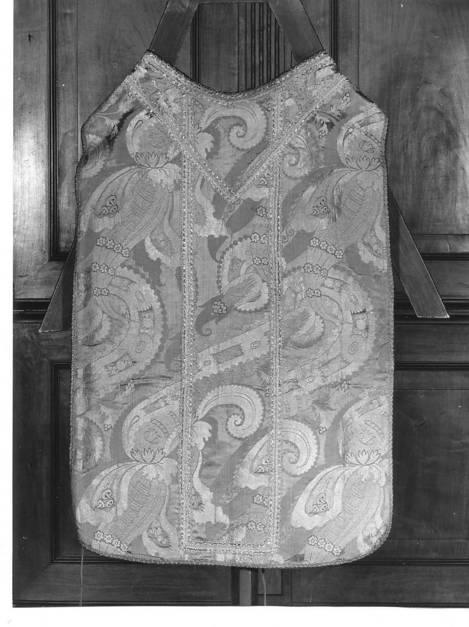 motivi decorativi vegetali stilizzati (paramento liturgico, insieme) - manifattura veneta (sec. XVIII)