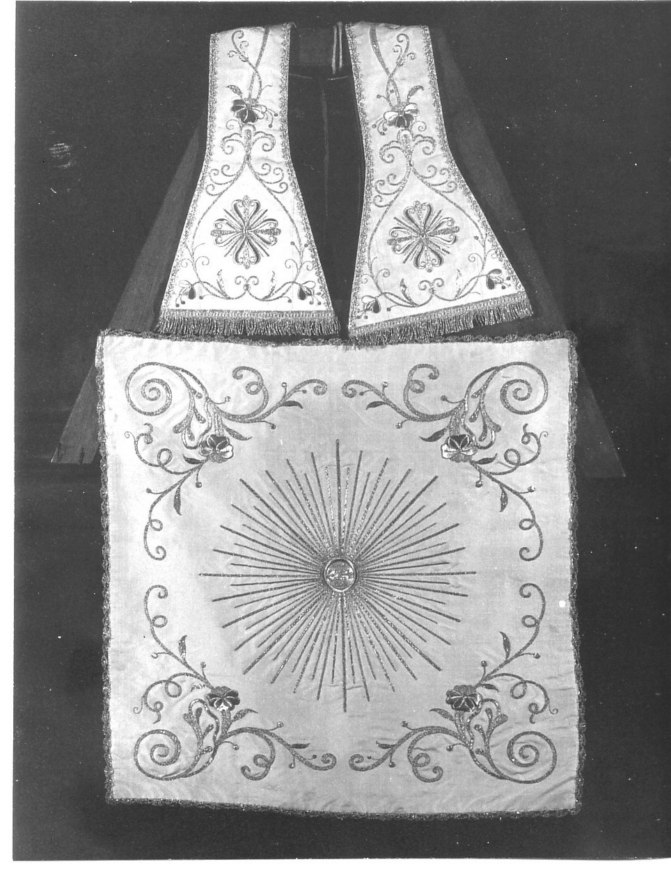 motivi decorativi vegetali (paramento liturgico, insieme) - manifattura ligure (sec. XIX)