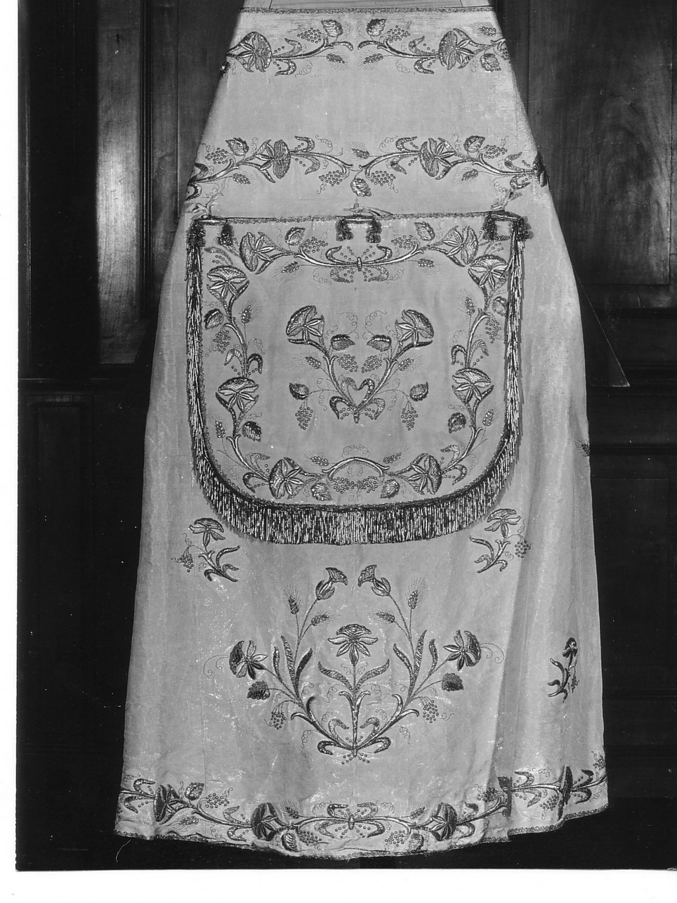 motivi decorativi vegetali (piviale, elemento d'insieme) di Bruno e Biraghi, Rosso Antonio (sec. XX)