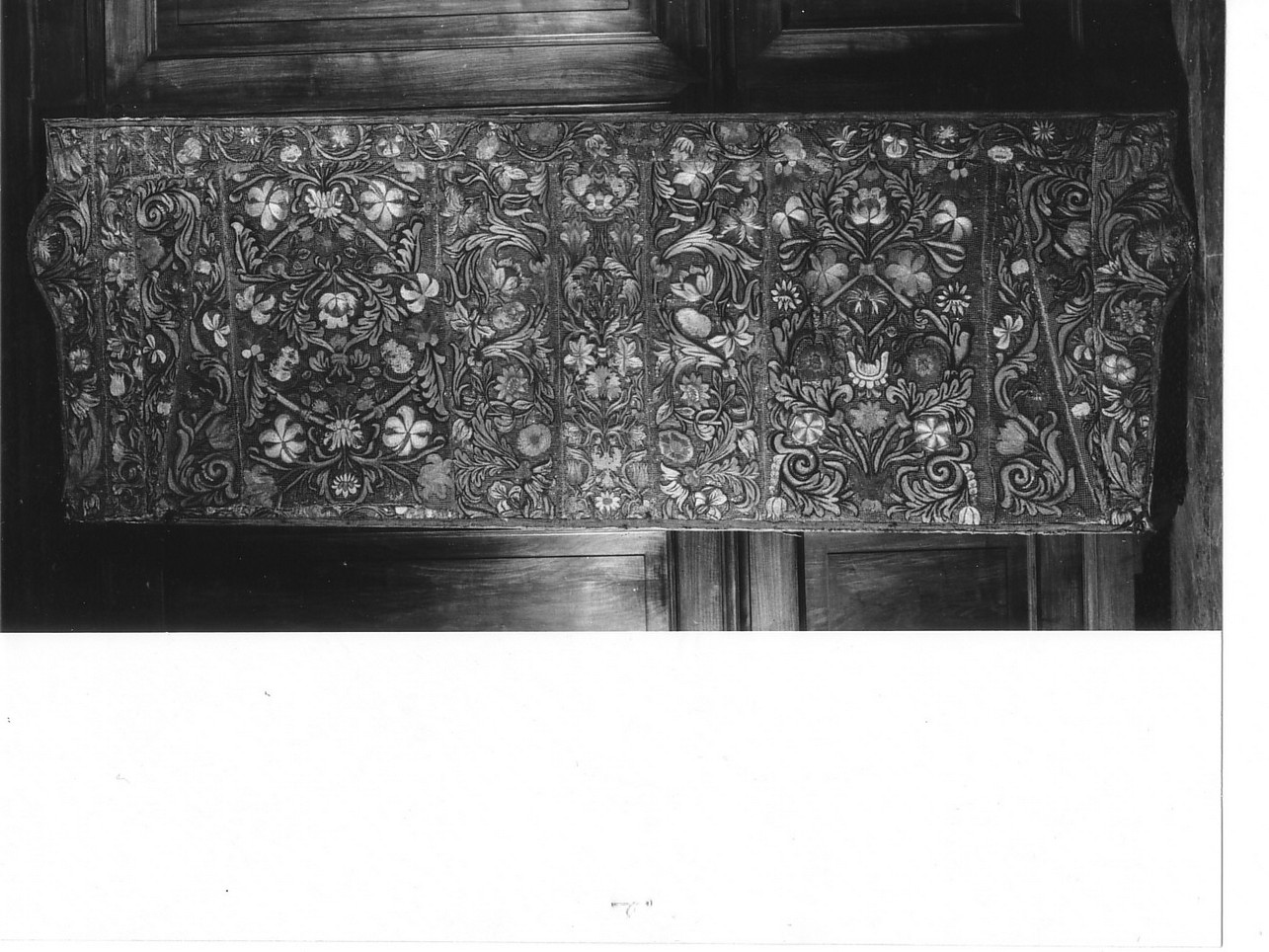 motivi decorativi floreali (paliotto, coppia) - manifattura ligure (?) (metà sec. XIX)