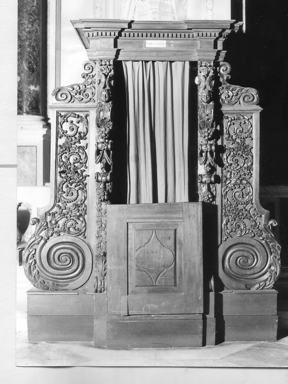 motivi decorativi vegetali con figure alate (confessionale, opera isolata) - bottega ligure (fine/inizio secc. XVI/ XVII)