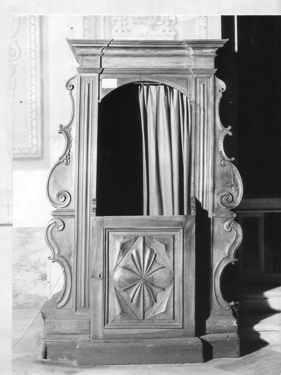 motivi decorativi geometrici (confessionale, opera isolata) - bottega ligure (metà sec. XVIII)