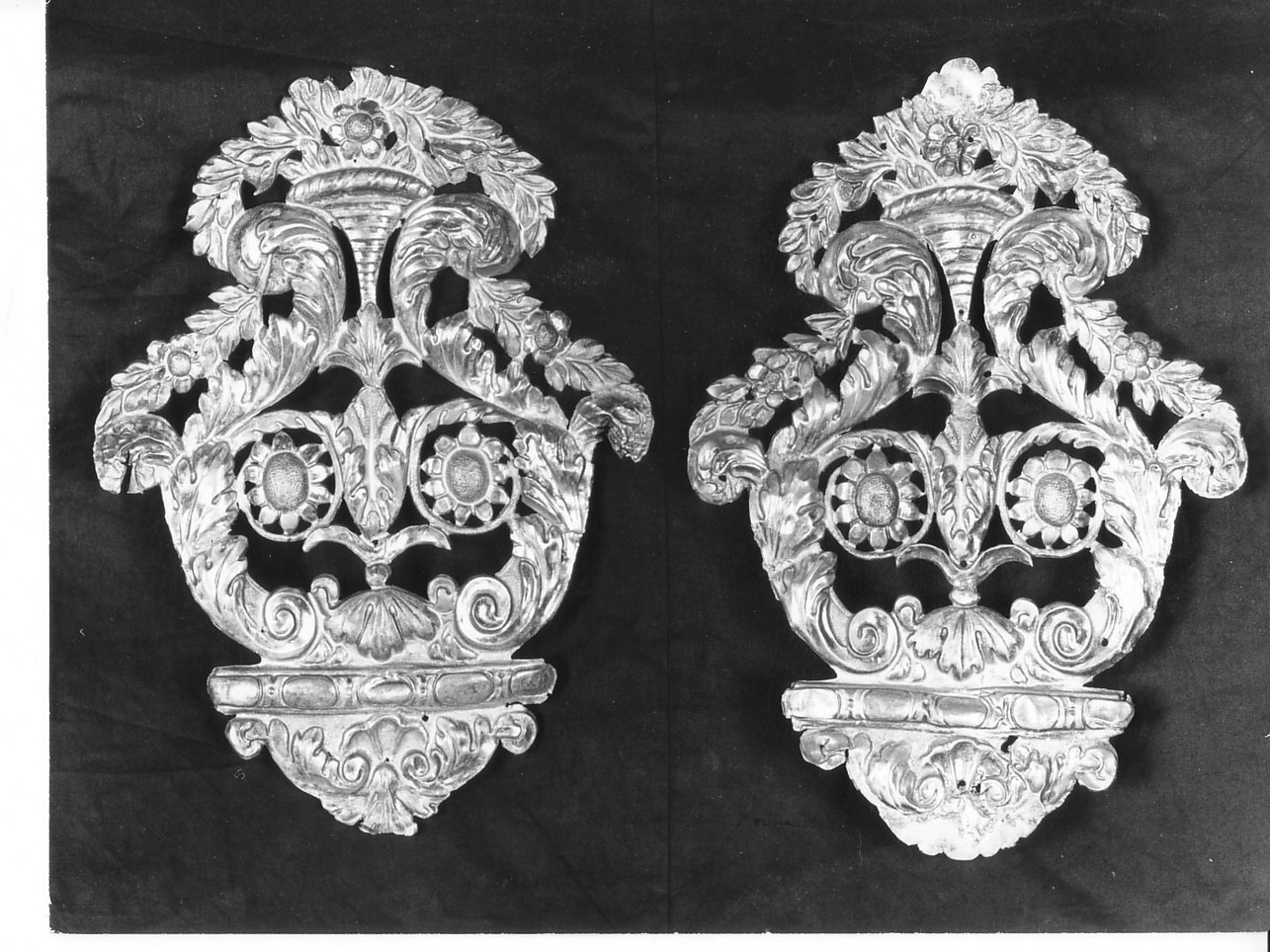 motivi decorativi vegetali (terminale - di croce, serie) - bottega ligure (metà sec. XVIII)