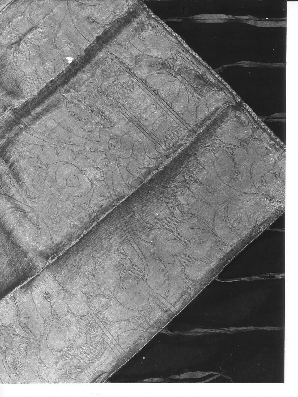 Madonna Assunta/ aquila con corona/ calice eucaristico/ stemma papale/ stemma gentilizio (baldacchino processionale, insieme) di Piola Domenico - manifattura italiana (sec. XVI, sec. XVII)