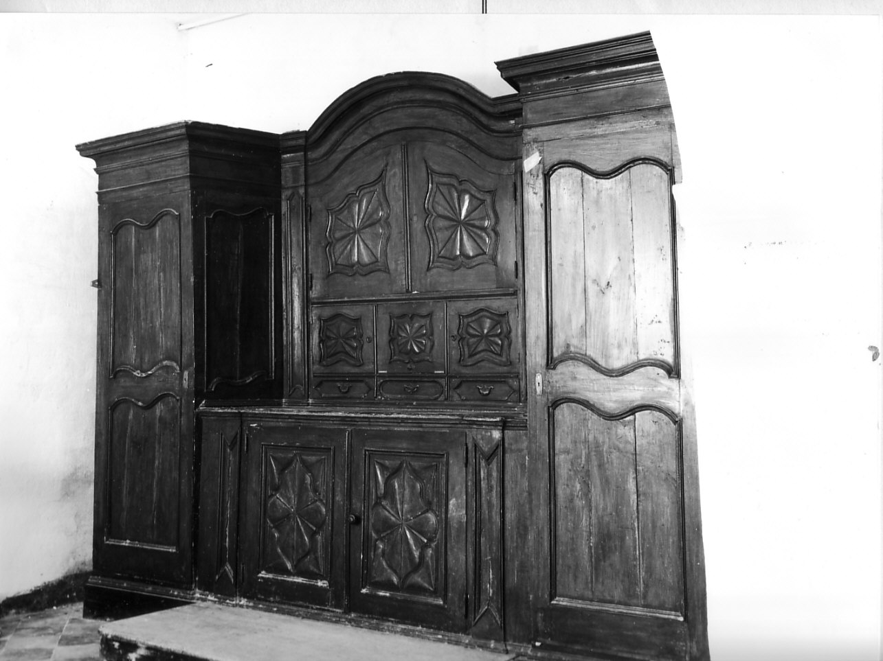 armadio da sacrestia, opera isolata - bottega ligure (sec. XVIII)