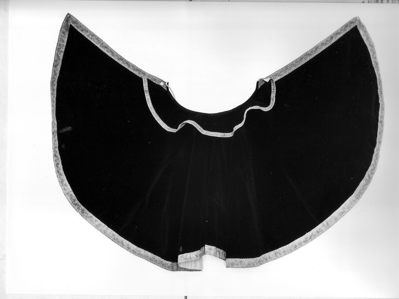 mozzetta, opera isolata - manifattura ligure (sec. XIX)