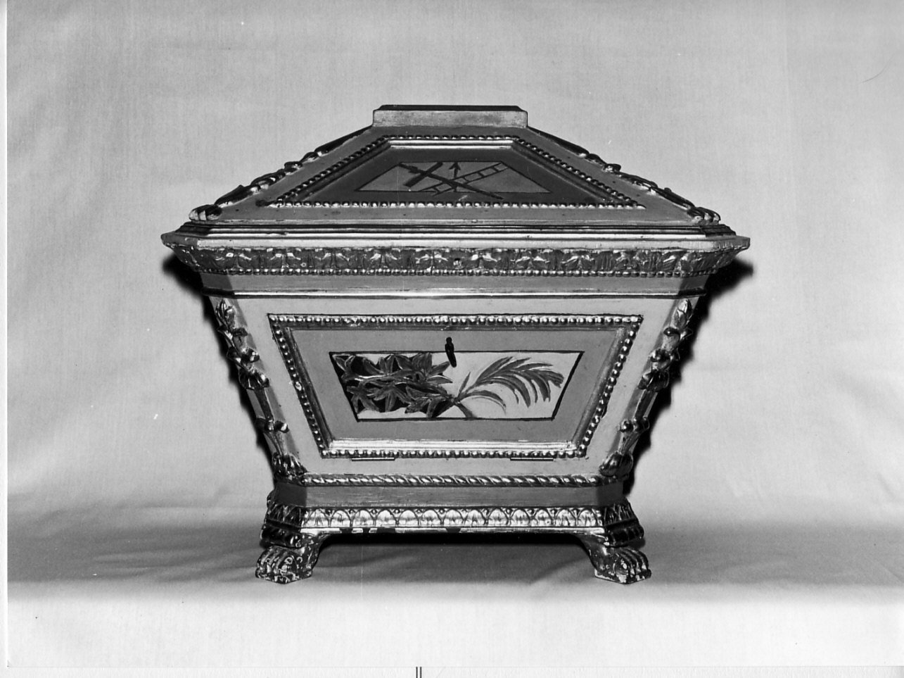 simboli della passione (urna, opera isolata) - bottega ligure (sec. XIX)