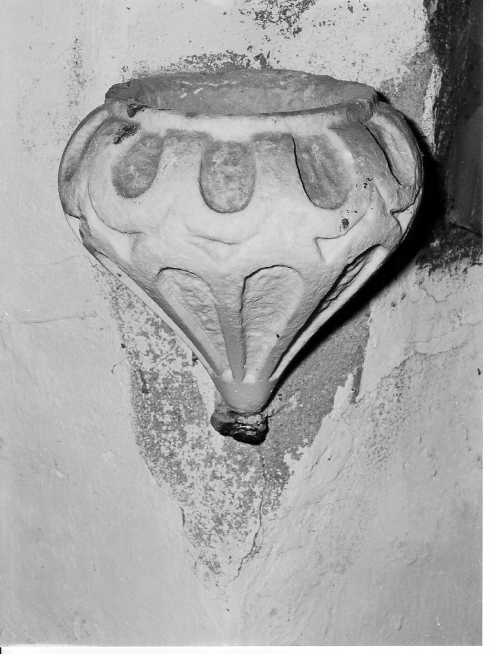 acquasantiera da parete, opera isolata - bottega italiana (sec. XVII)