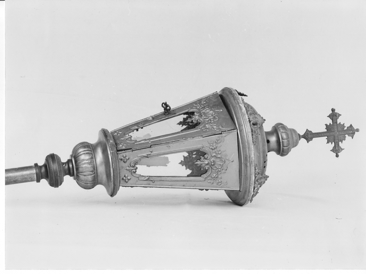 lanterna processionale, serie - bottega ligure (secc. XIX/ XX)