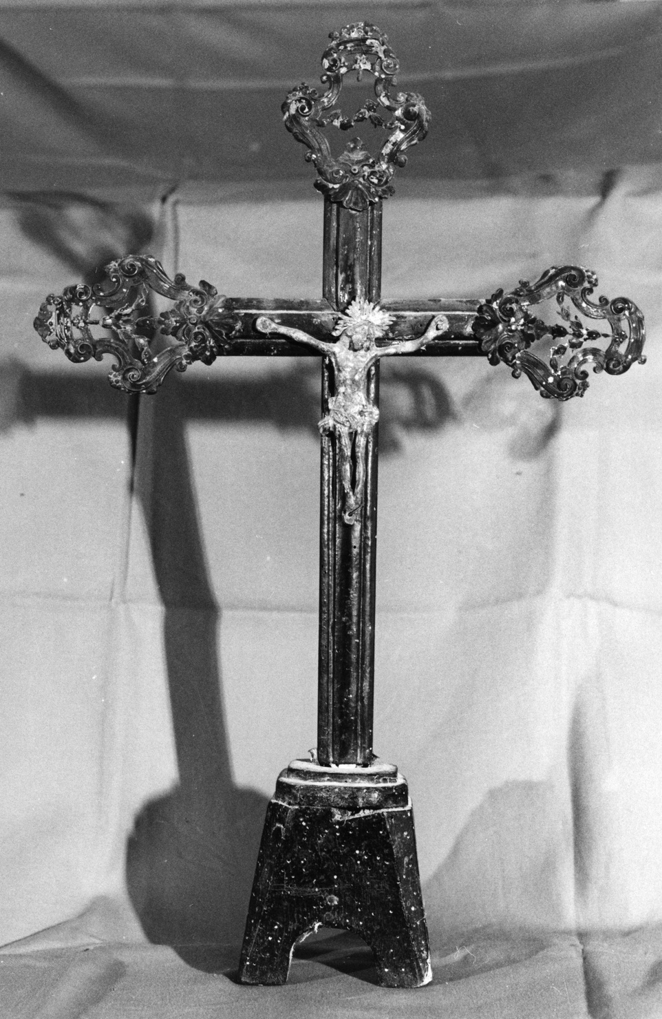 croce d'altare, opera isolata - bottega ligure (fine/inizio secc. XVIII/ XIX)