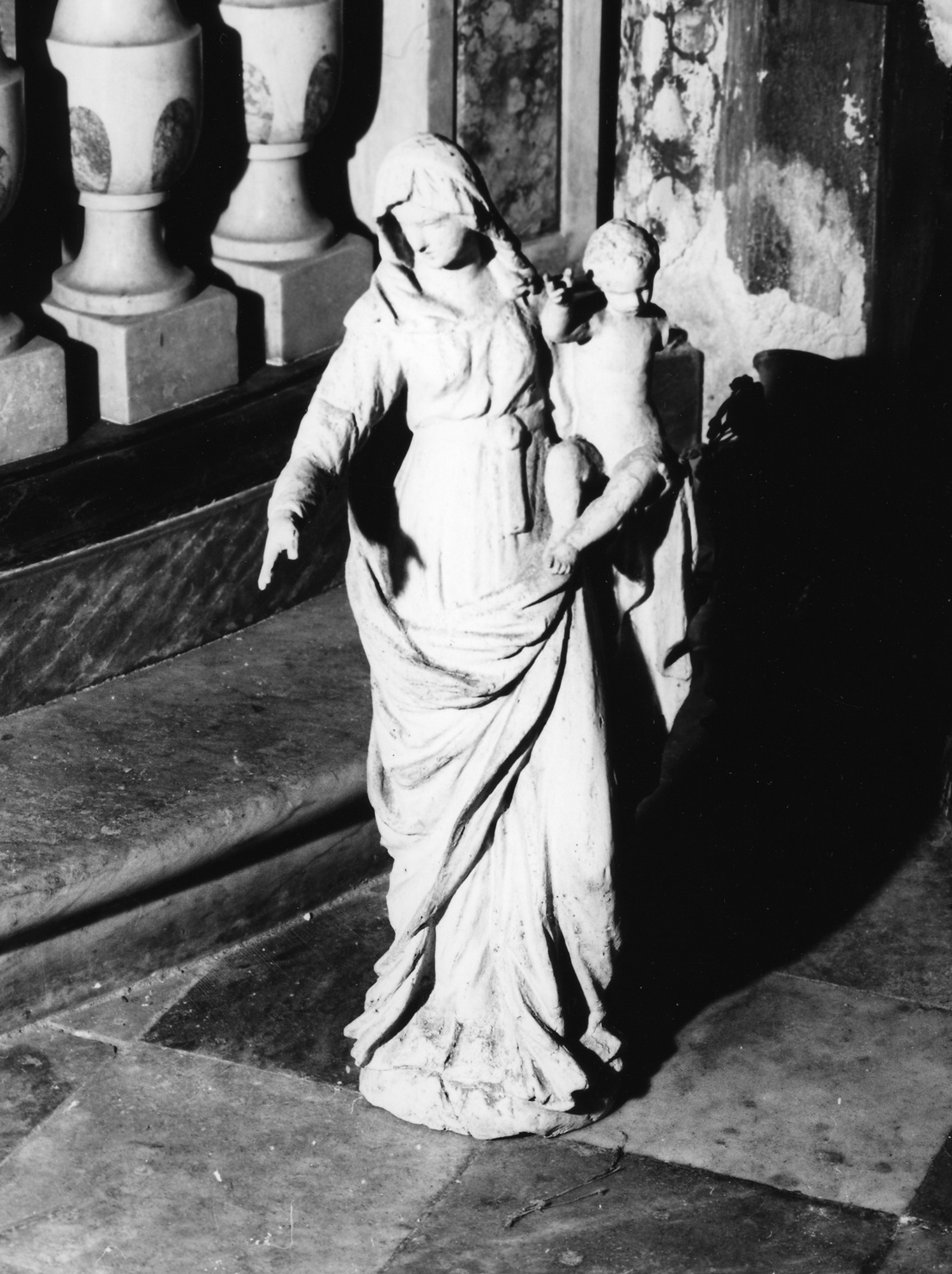 Madonna con Bambino (statua, opera isolata) - ambito italiano (?) (sec. XIX)