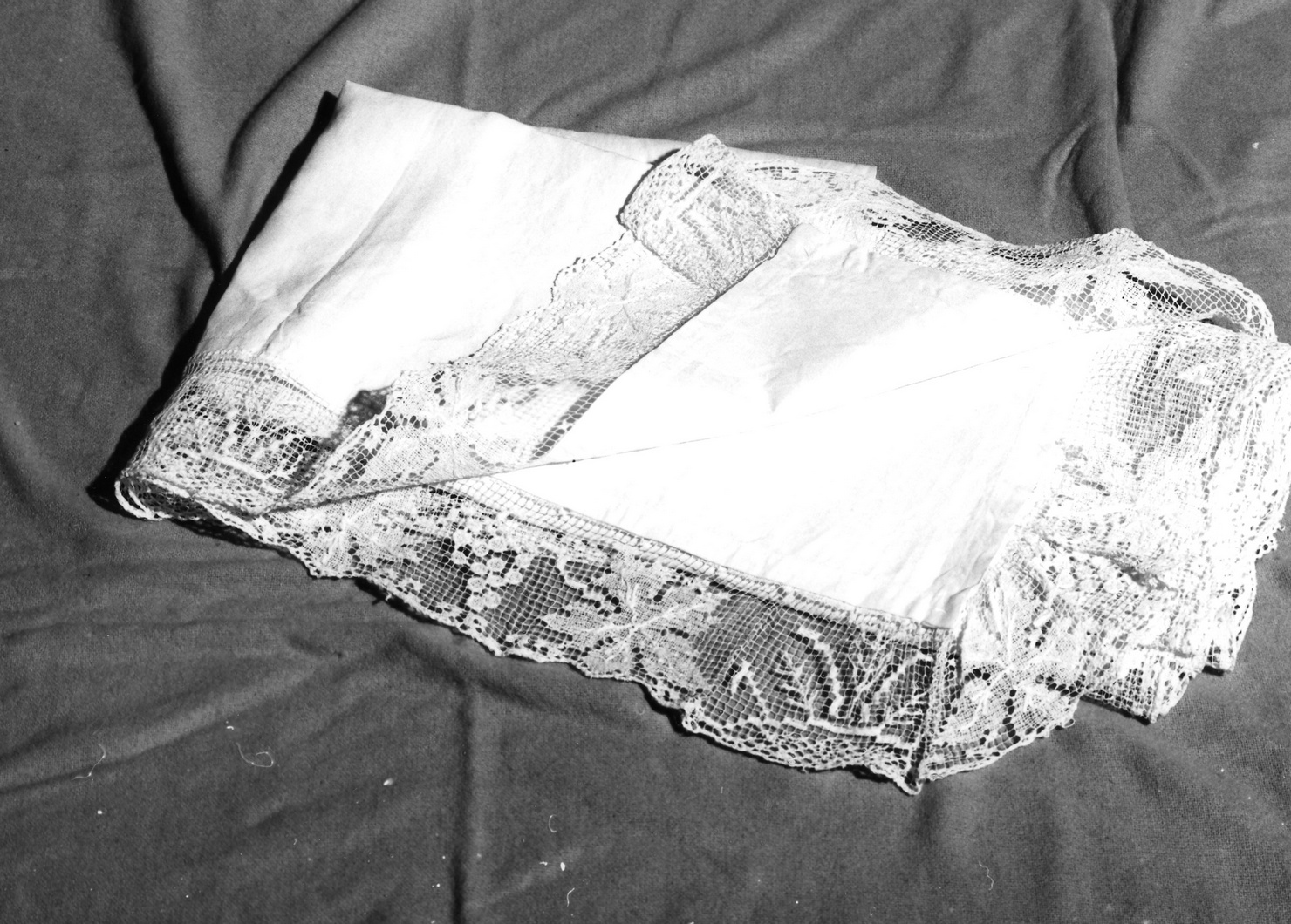 tovaglia d'altare, opera isolata - manifattura italiana (?) (terzo quarto sec. XIX)