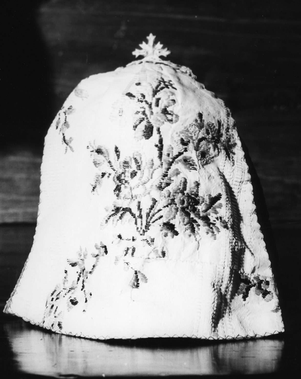 conopeo di pisside, opera isolata - manifattura italiana (?) (seconda metà sec. XVIII)