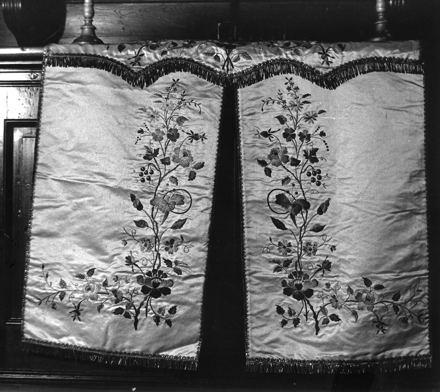 motivi decorativi floreali (conopeo di tabernacolo, opera isolata) - manifattura ligure (prima metà sec. XIX)