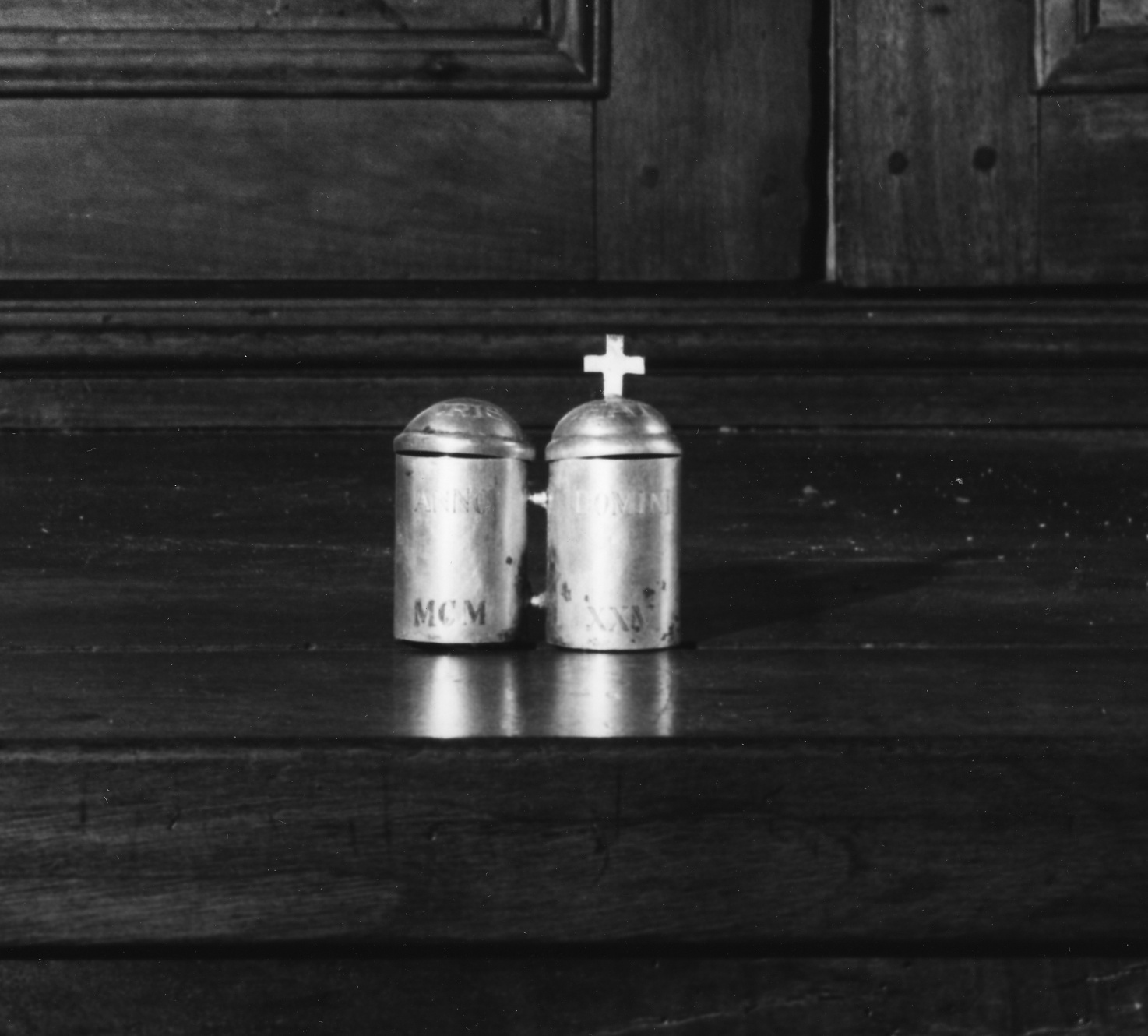 vasetti per oli santi, serie - ambito ligure (prima metà sec. XX)