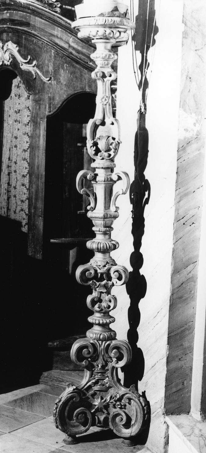 candelabro, serie - bottega ligure (prima metà sec. XVIII)