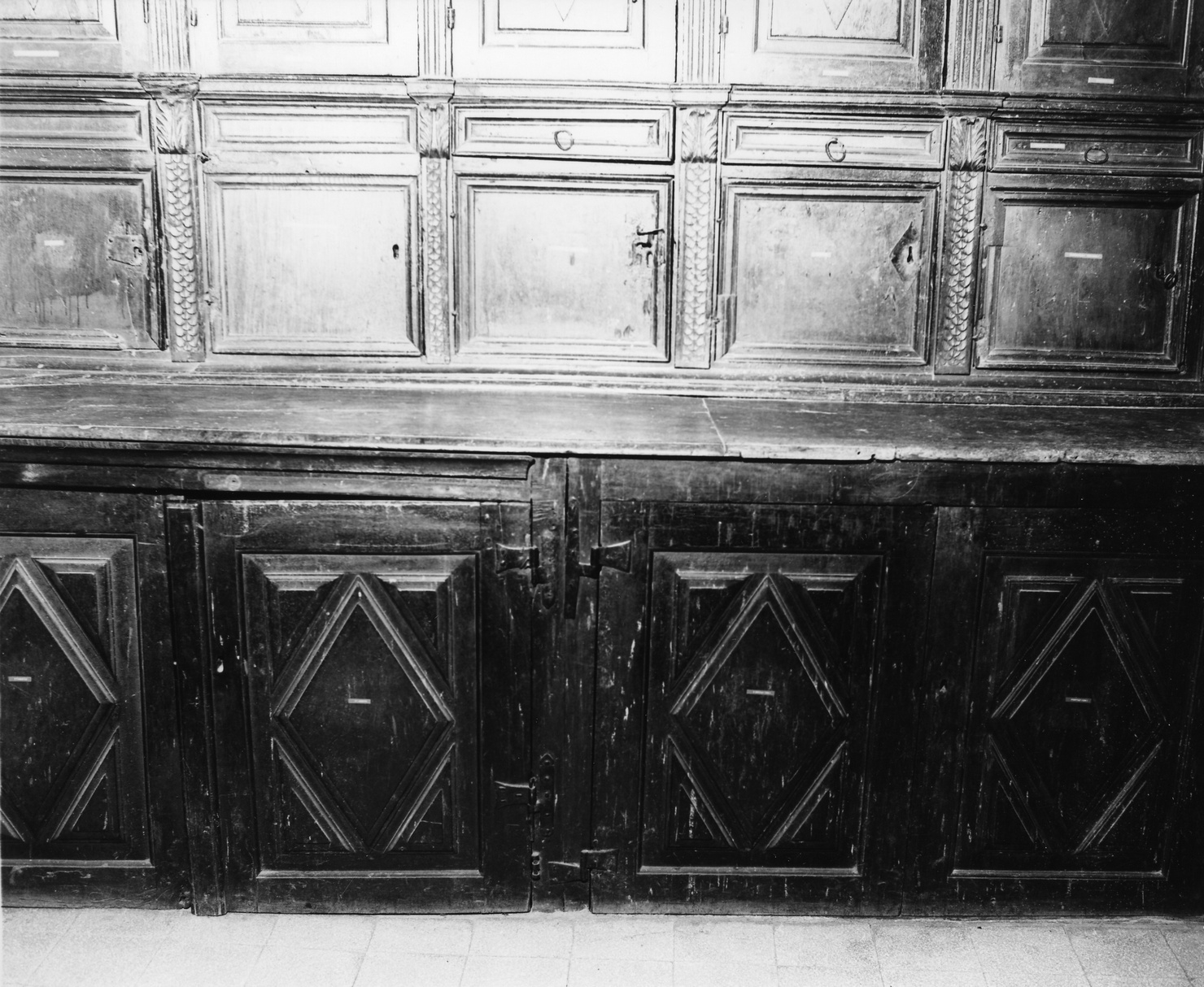 armadio, opera isolata - bottega ligure (sec. XVII)