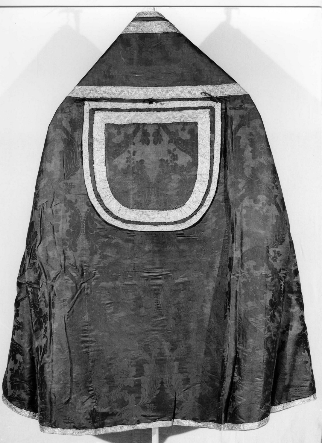 piviale, opera isolata - manifattura italiana, manifattura ligure (secondo quarto sec. XIX)